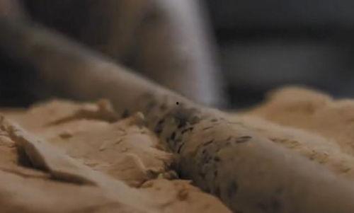 娱乐吃瓜酱头撞枕头